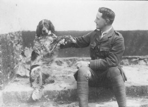 Lt. col. john mccrae and his dog bonneau le lieutenant colonel john mccrae et son chien bonneau