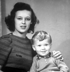 Dct 1942 with mum