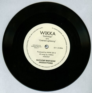 Wikka   earthdogs bw chained lightening %282%29