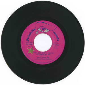 45 sweet daddy siki the love she's giving belongs to me vinyl 01
