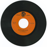 Toute les filles b/w Soyons differents