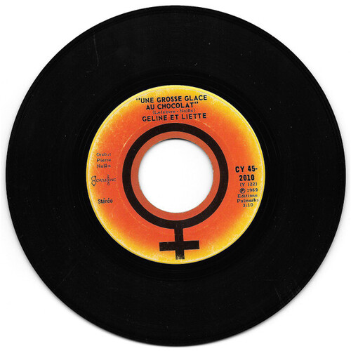 Les fleurs d'amour b/w Une grosse glace au chocolat