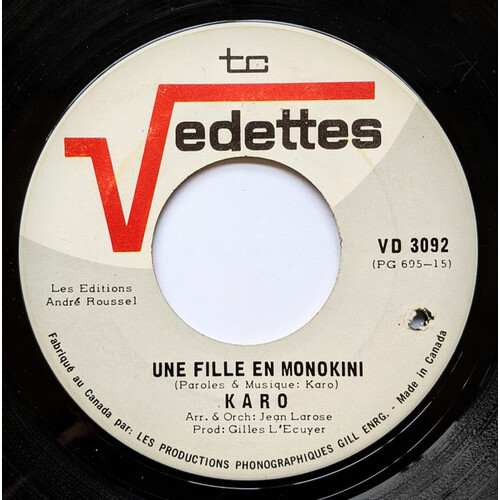 Une fille en Monokini b/w Pompom