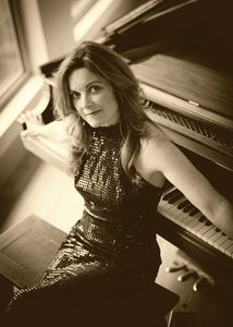 Kelita piano sepia 732x1024